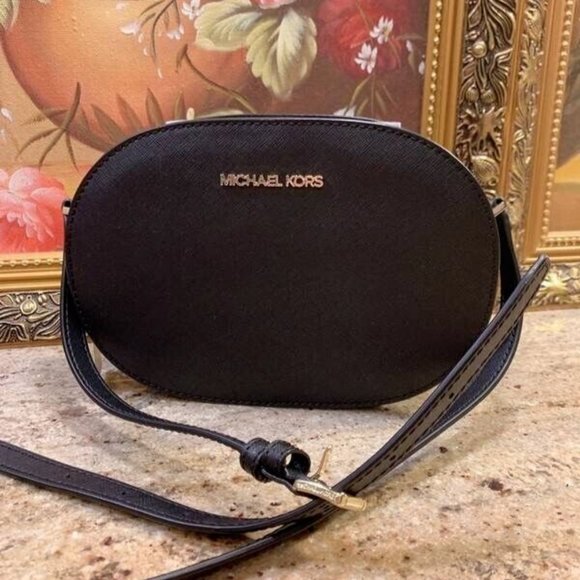 NEW Michael Kors Black Saffiano Leather Jet Set Travel OVAL Crossbody Bag Purse - Picture 1 of 7